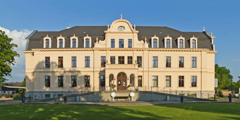 Schloss Ribbeck im Havelland, bekannt aus Theodor Fontanes Ballade