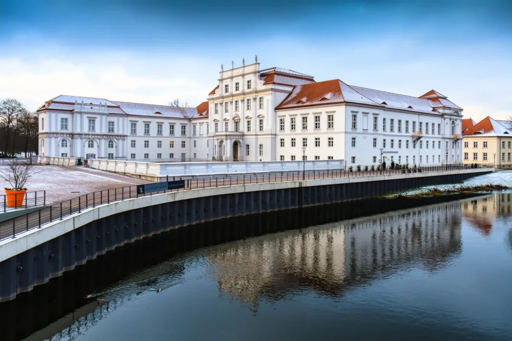Schloss Oranienburg, Barockschloss und Wahrzeichen der Stadt